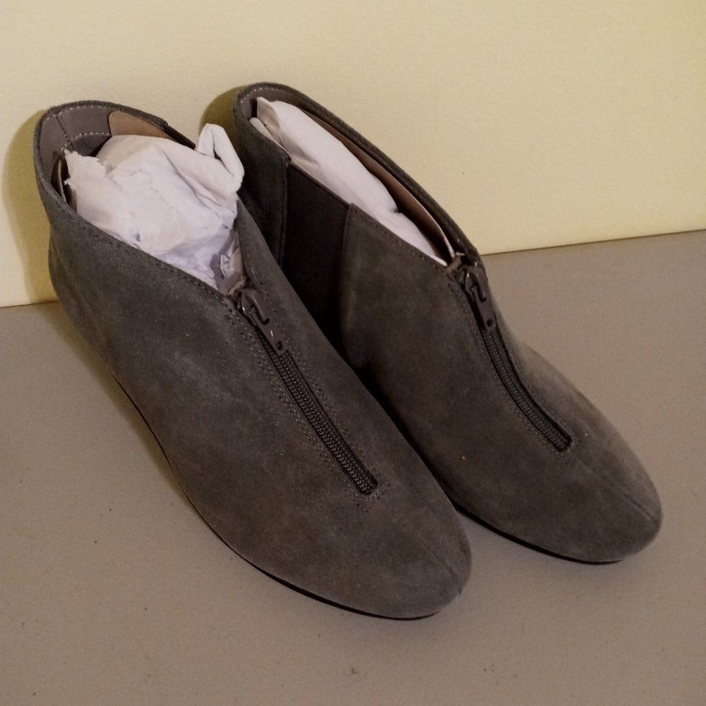 Aerosoles Women's Allowance Ankle Boot, Dark Gray Suede 6 W NEW without …